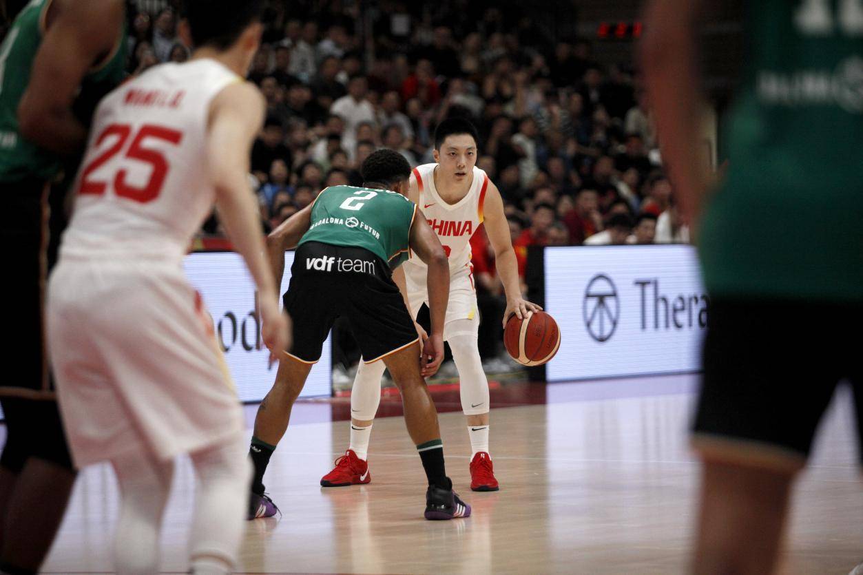 关于尤文图斯发布备战花絮，集结日单刀错失，CBA常规赛任务艰巨，赛程密集仍需轮换的信息