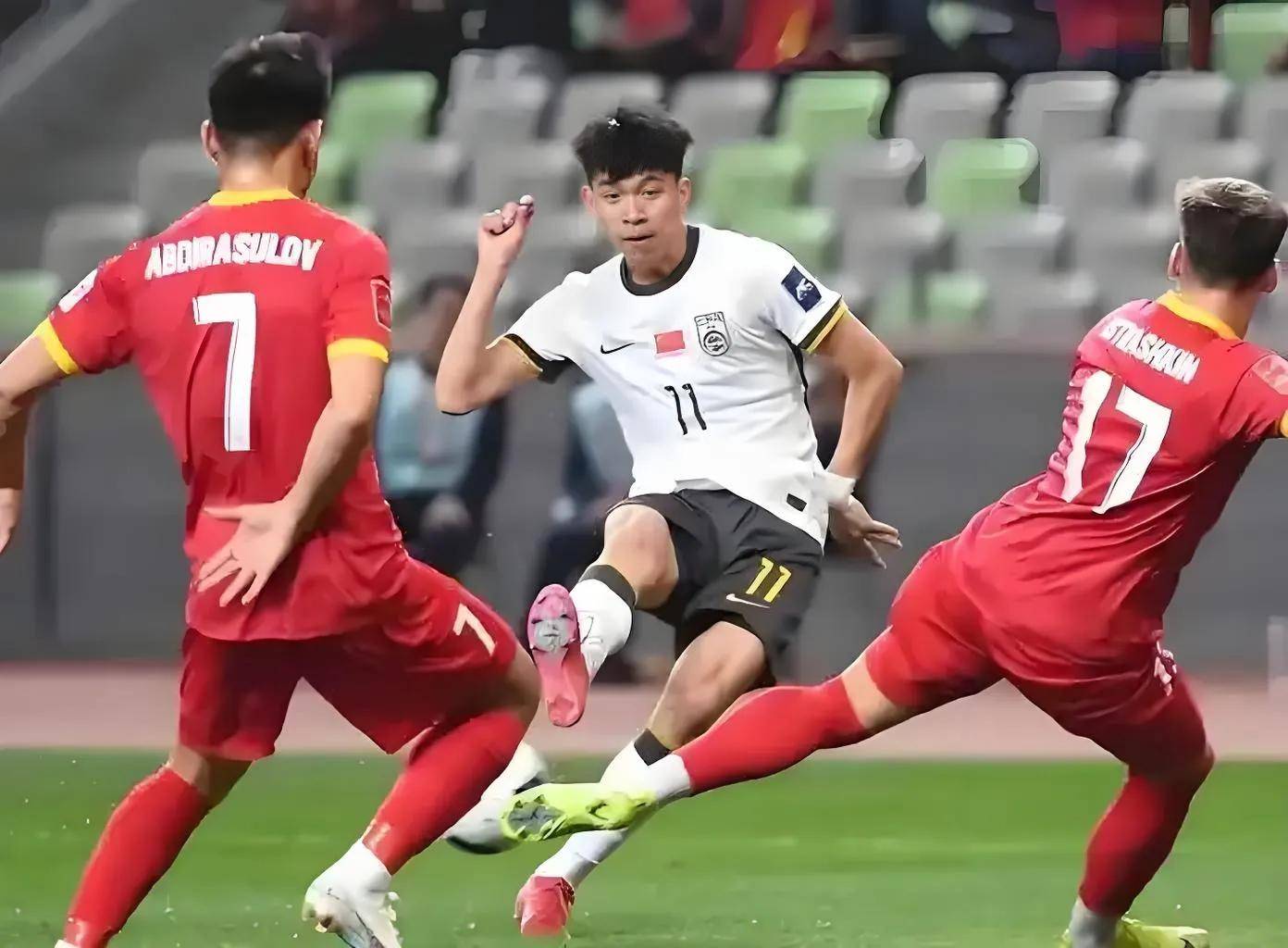 关于国王杯倒计时，门兴格拉德巴赫转会期队长鼓劲，细节引发关注，球迷炸锅，年轻球员得到机会的信息